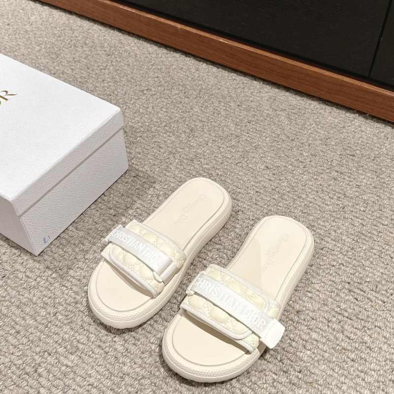 ch**an D*or slippers
